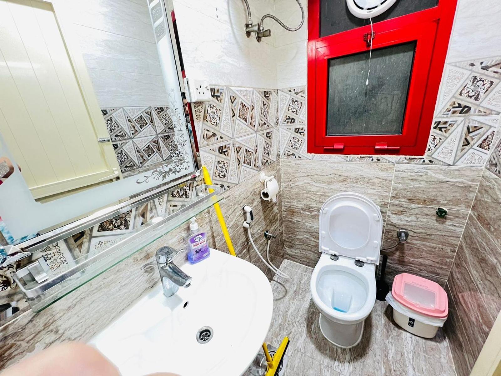 Moon Backpackers , Al Rigga , Partition For Couples And For Singles Apartment Dubai Luaran gambar